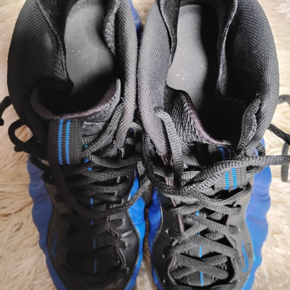 Men's Nike  Black and Blue Sneakers - Picture 4 of 10